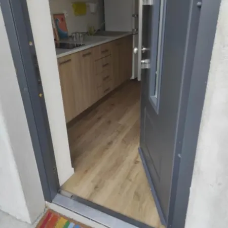 Sleeping House Apartment *